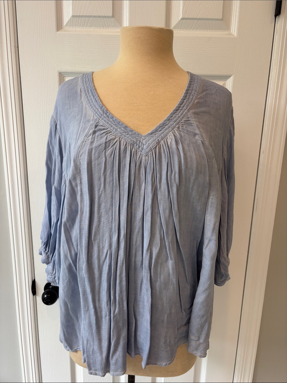 Free People Chambray Flowy Blouse 💯 Rayon so Soft XS